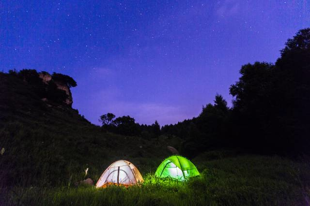 四顶山森林公园露营烧烤，星空下的自然体验