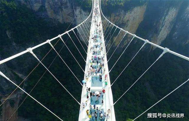 千岛湖悬空玻璃栈道，探访绝美之境