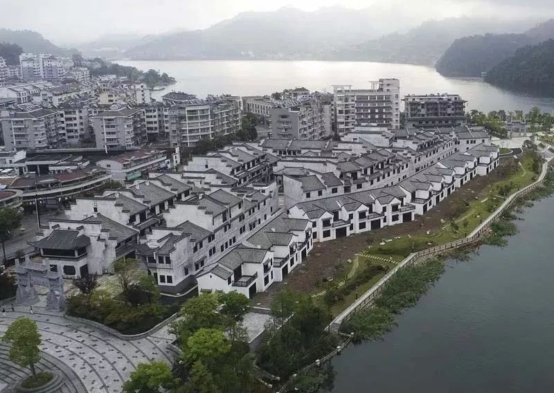 千岛湖威坪广场地址，城市繁华与自然的交汇点